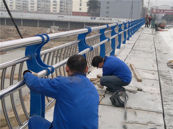 河池不锈钢桥梁护栏除锈维护的重要性及其方法