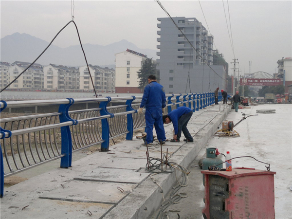 河池不锈钢复合管护栏常见问题及解决方案